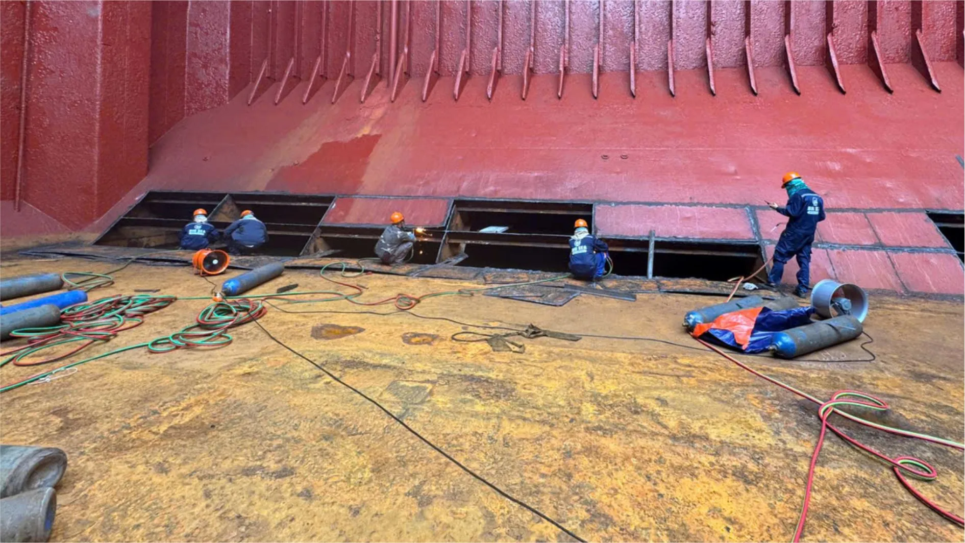 Sửa chữa thân tàu và đường ống