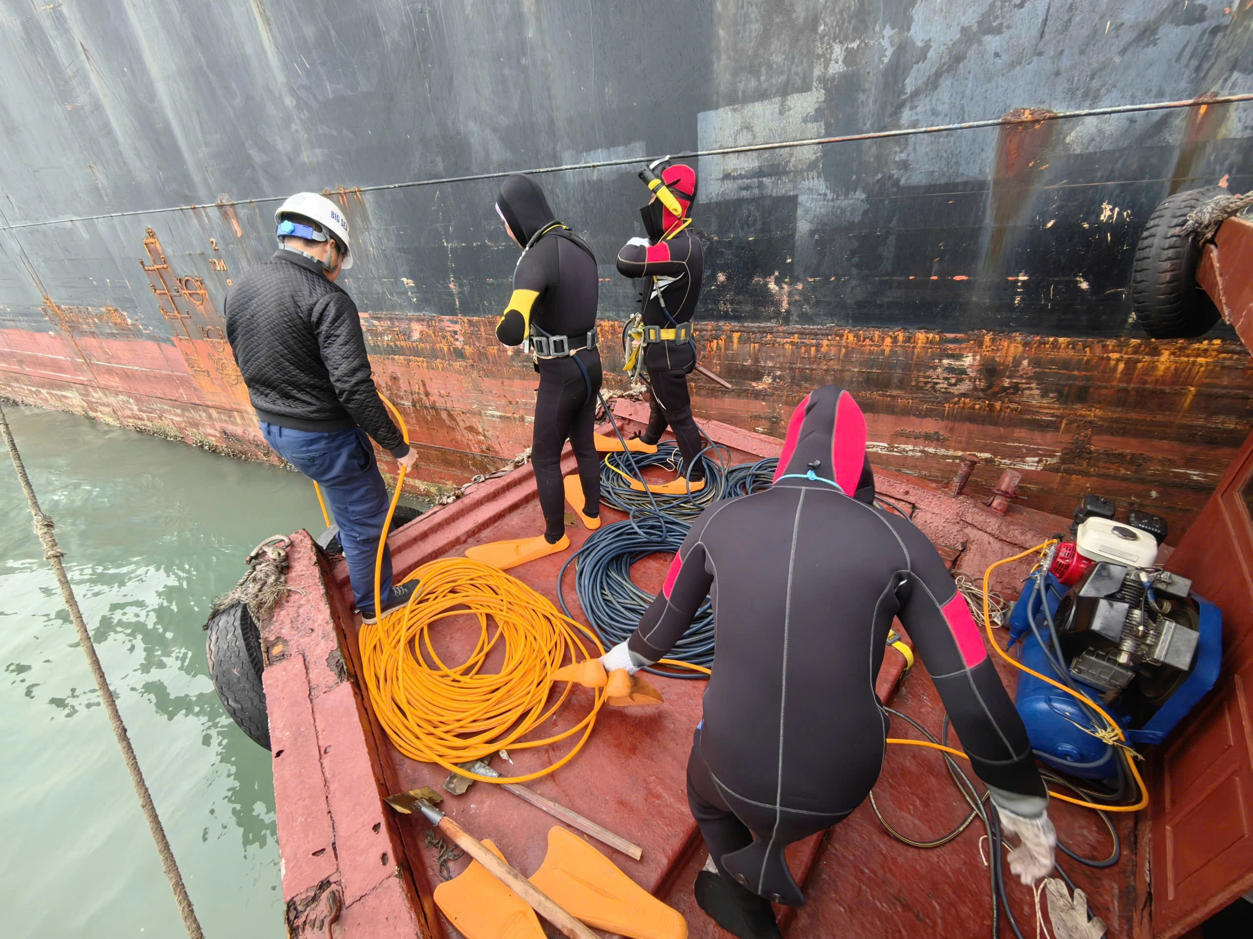 DỊCH VỤ LẶN VỆ SINH ĐÁY TÀU 